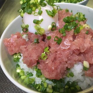 マグロ丼